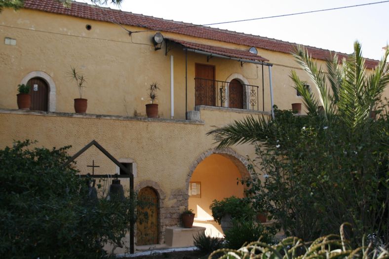 kreta_akrotiri_moni_gouverneto_06_klosterhof_02.jpg, 89kB