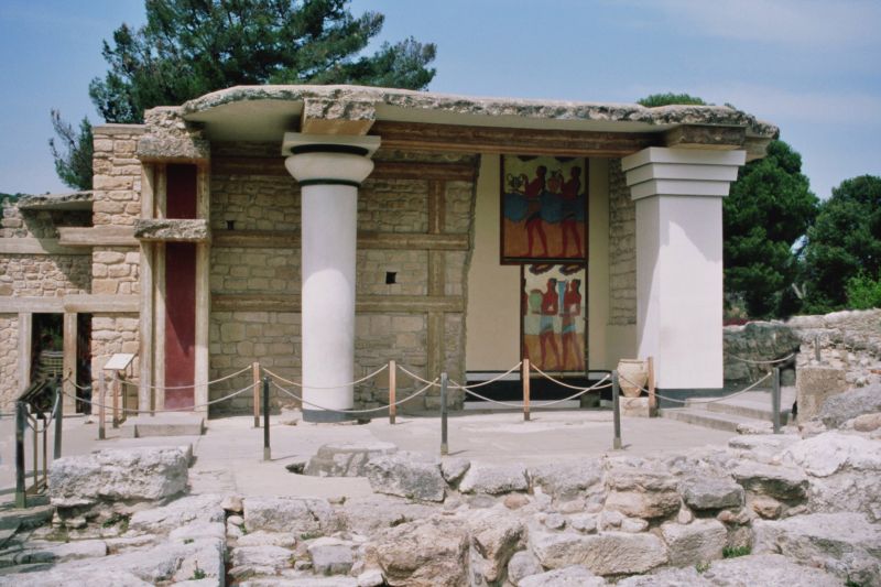 knossos_05_suedfassade_01.jpg, 80kB