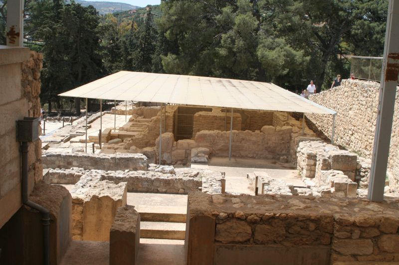 knossos_17_das_dreiraeumige_heiligtum.jpg, 107kB