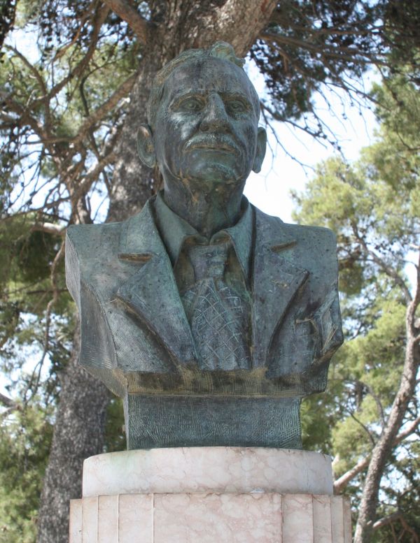 knossos_arthur_evans_01.JPG, 102kB