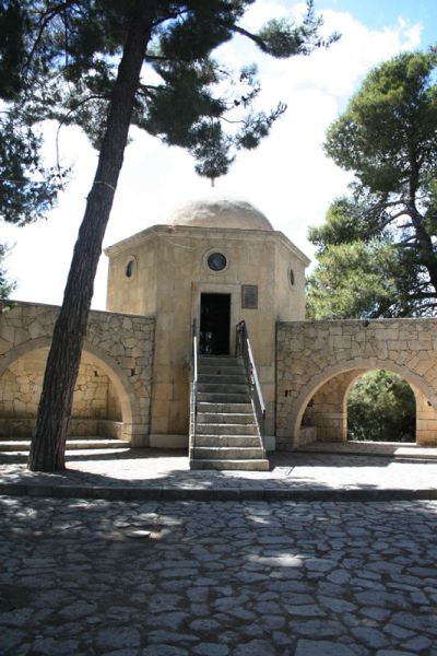 moni_arkadiou_04_die_helden_05_das_heldenmahnmal.jpg, 55kB