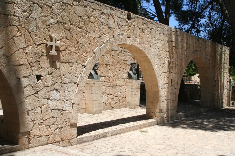 moni_arkadiou_06_die_helden_06_das_heldenmahnmal_02.jpg, 138kB