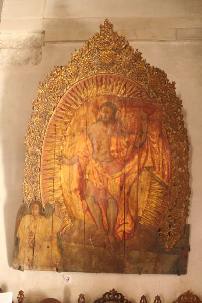 moni_arkadiou_klosterkirche_08_innen_teil_der_verbrannten_altarwand.jpg, 60kB