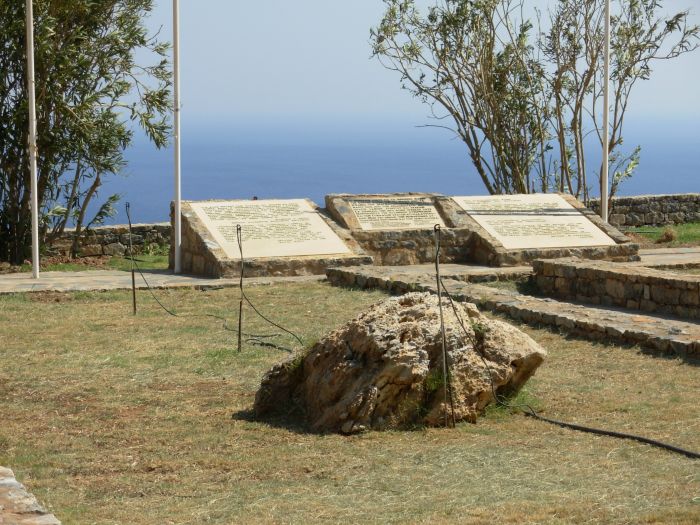kreta_moni_preveli_weltkriegsdenkmal_01.jpg, 132kB