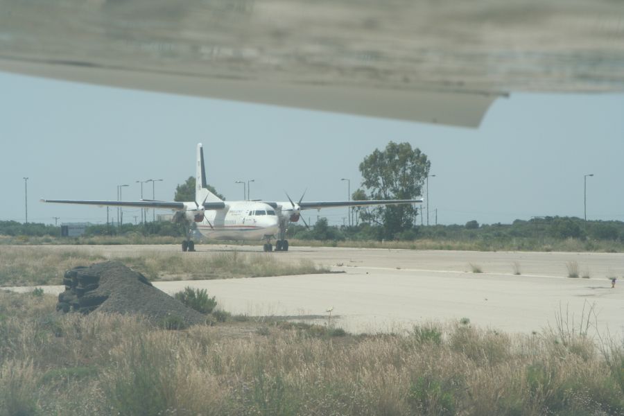 kreta_chania_airport_06_der_weg_zur_startbahn.jpg, 70kB