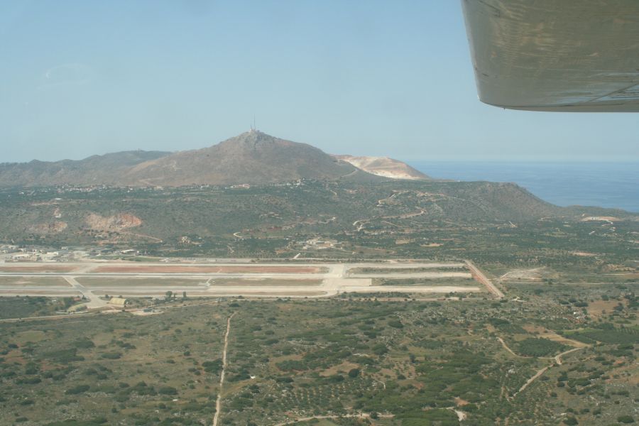 kreta_rundflug_53_chania_airport.jpg, 86kB