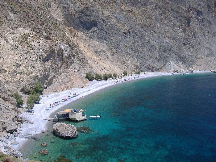 kreta_chora_sfakion_08_glikanera_beach_suesswasserquellen_01.jpg, 98kB