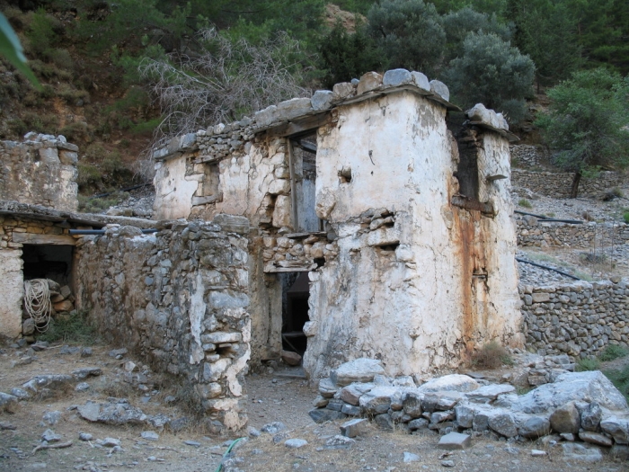 kreta_samaria_schlucht_09_verfallen_haeuser_in_samaria.jpg, 349kB
