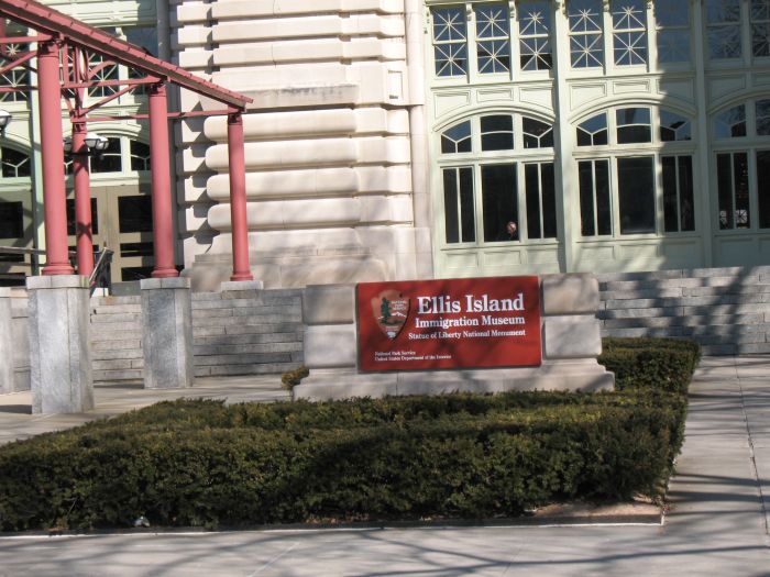 ellis_island_03_eingang.jpg, 91kB