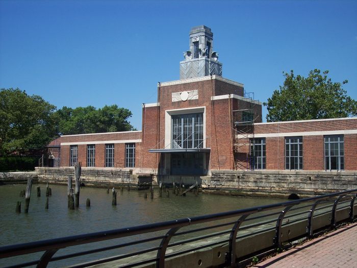 ellis_island_31_aussen_hafen.jpg, 80kB