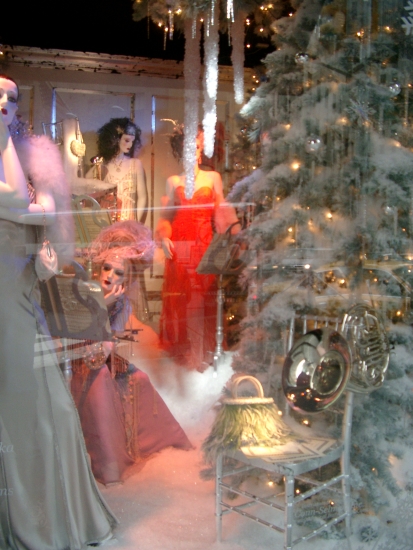 new-york_einkaufen_03_saks-5te-avenue_06_schaufenster_05.jpg, 224kB