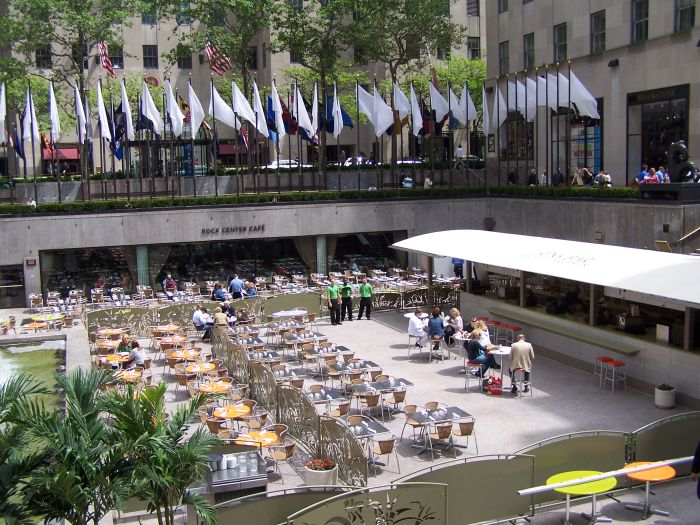 new-york_rockefeller-center_01_im_sommer_cafe.jpg, 118kB