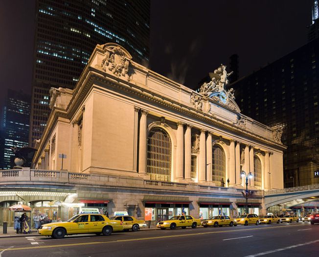 new-york_central_station_04_outside_night_01.jpg, 74kB