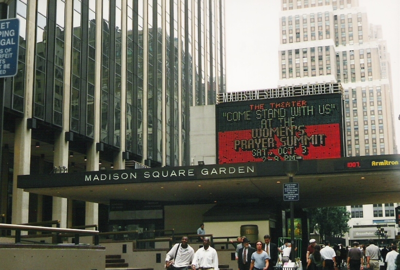 new-york_madison-square-garden_05_haupteingang.jpg, 334kB