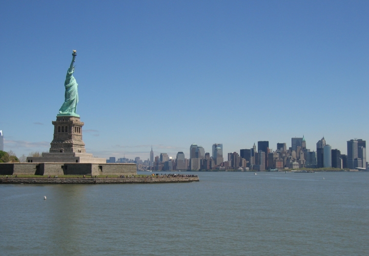 new-york_blick_skyline_03_miss-liberty.jpg, 221kB