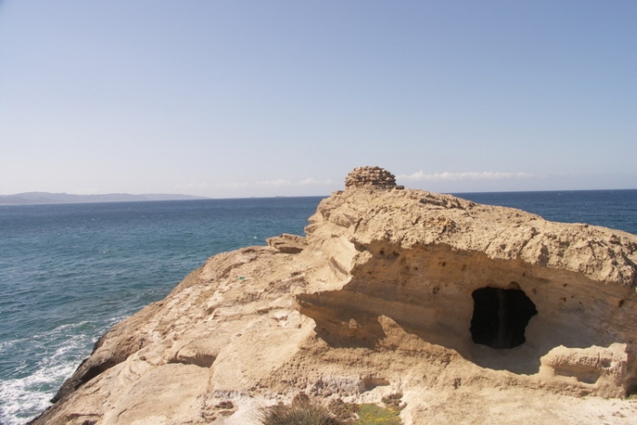 monolithos_17_kap fourni_03_hoehlen.jpg, 208kB