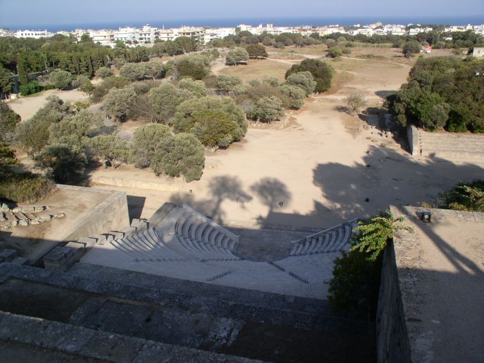 rhodos_akropolis_theater.jpg, 87kB